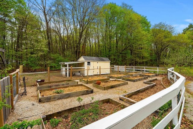 156 Washington St, Boxford, MA 01921