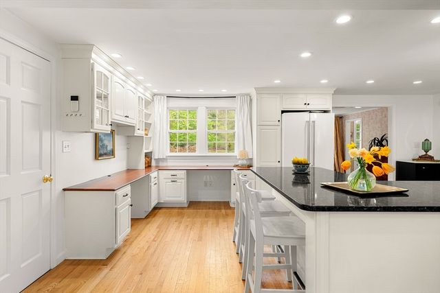 156 Washington St, Boxford, MA 01921