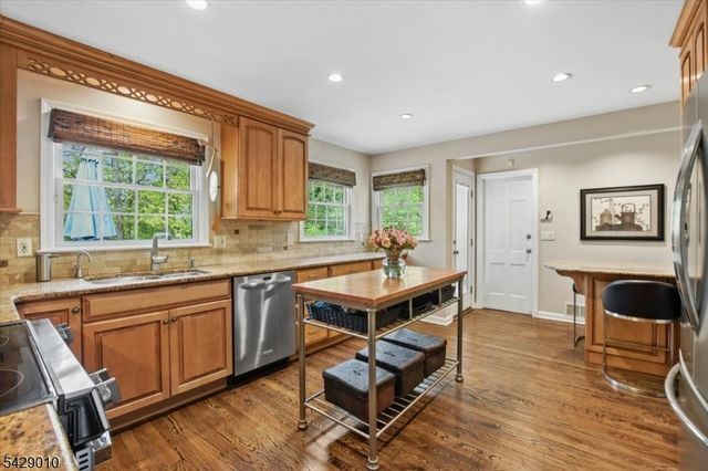105 Tennyson Dr, Millburn Twp., NJ 07078