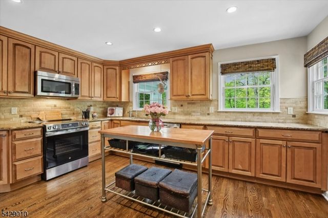 105 Tennyson Dr, Millburn Twp., NJ 07078