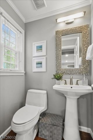 105 Tennyson Dr, Millburn Twp., NJ 07078