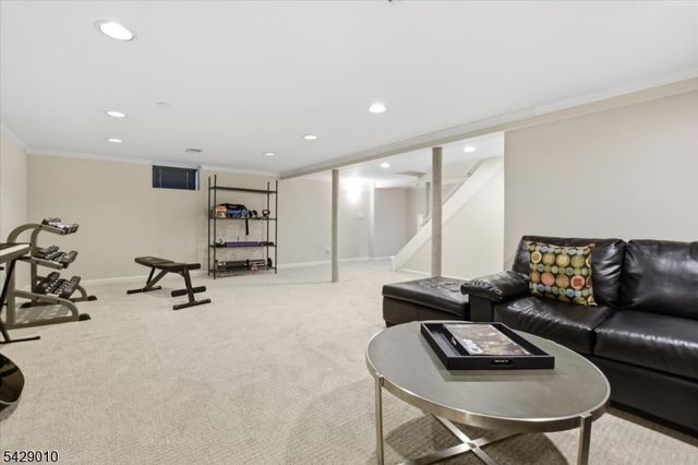 105 Tennyson Dr, Millburn Twp., NJ 07078