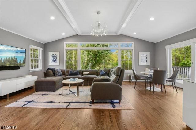 105 Tennyson Dr, Millburn Twp., NJ 07078