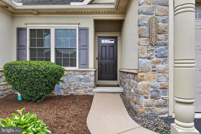 1250 TUMBLESTONE DR, Mount Joy, PA 17552