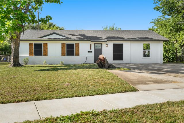 729 W Grenoble Drive, Grand Prairie, TX 75052