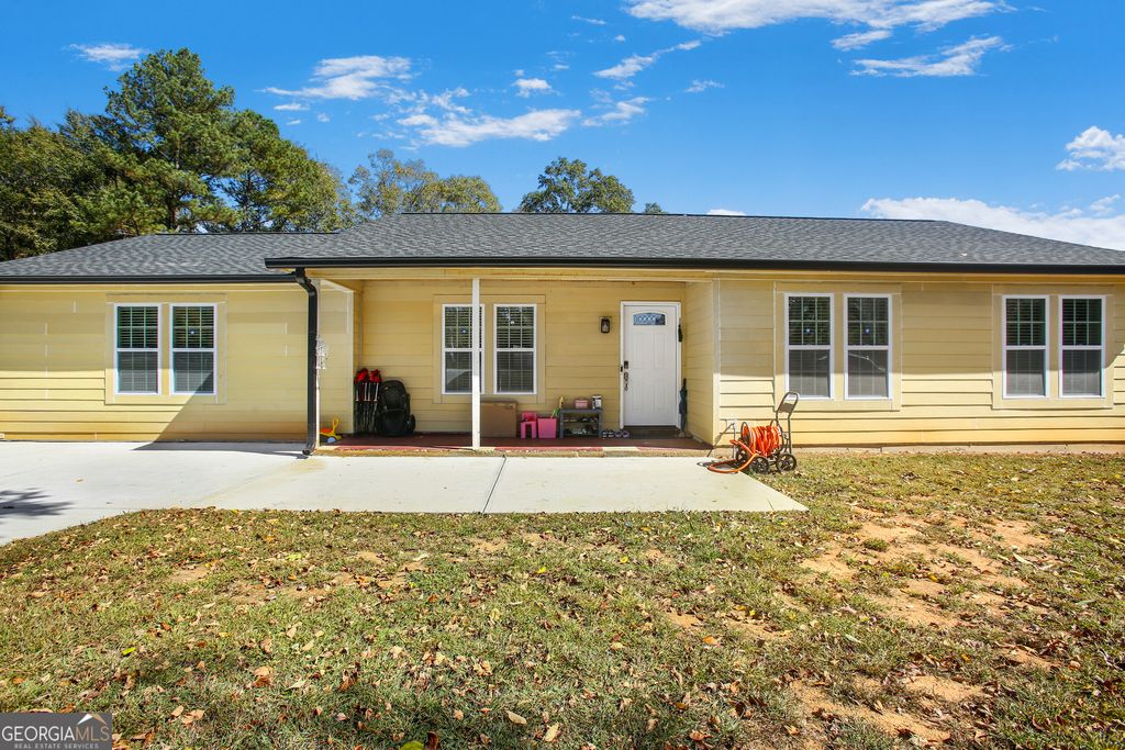 2001 RAYMONDS Drive, Loganville, GA 30052