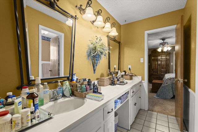 2001 Longhorn Drive, Levelland, TX 79336