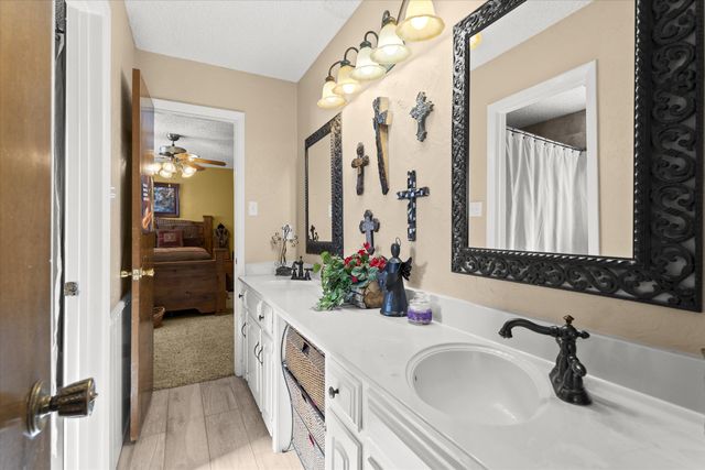 2001 Longhorn Drive, Levelland, TX 79336