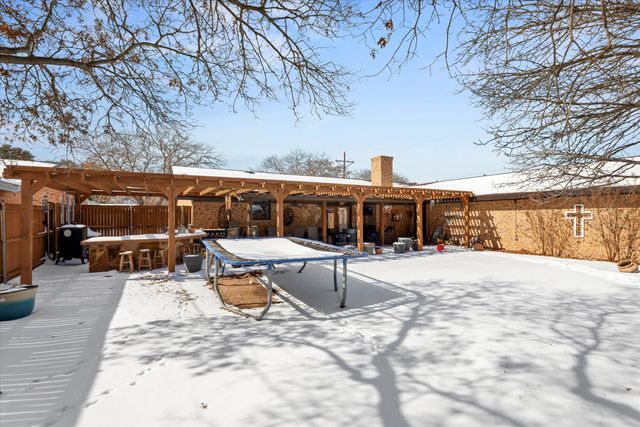 2001 Longhorn Drive, Levelland, TX 79336