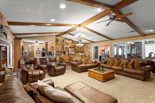 2001 Longhorn Drive, Levelland, TX 79336