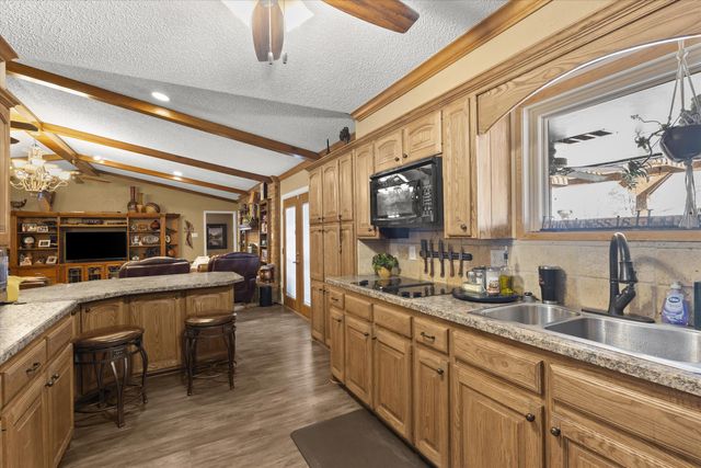 2001 Longhorn Drive, Levelland, TX 79336