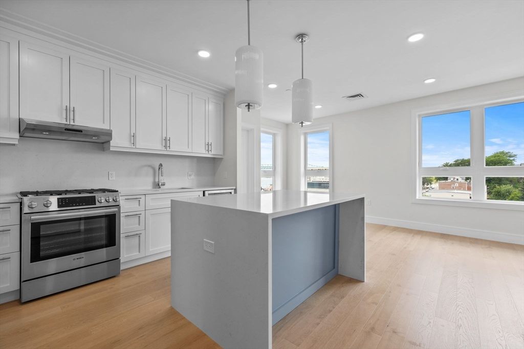301 Border Street 601, Boston, MA 02128