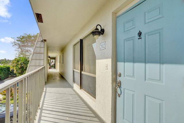 1040 Homewood Boulevard L202, Delray Beach, FL 33445