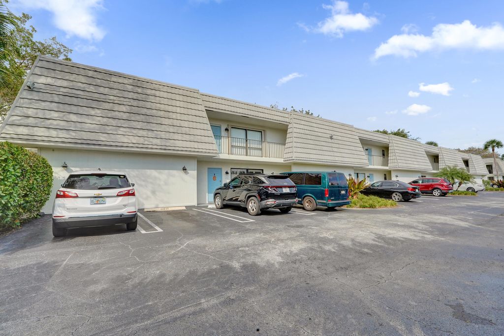 1040 Homewood Boulevard L202, Delray Beach, FL 33445