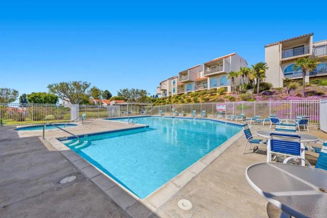 908 Caminito Madrigal D, Carlsbad, CA 92011