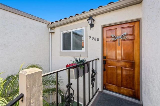 908 Caminito Madrigal D, Carlsbad, CA 92011