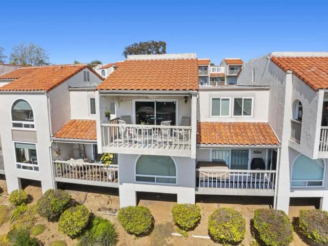 908 Caminito Madrigal D, Carlsbad, CA 92011