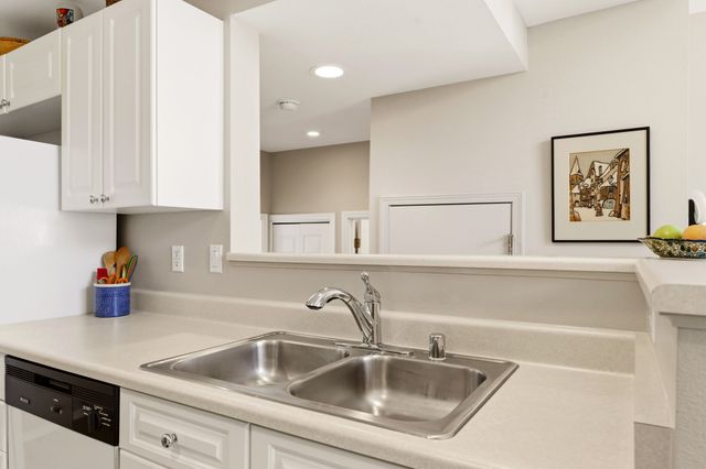 663 Bishops Lodge 70, Santa Fe, NM 87501