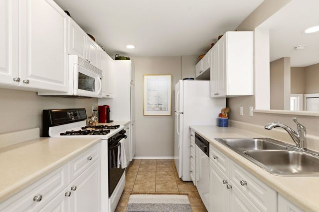 663 Bishops Lodge 70, Santa Fe, NM 87501