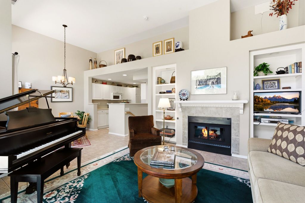 663 Bishops Lodge 70, Santa Fe, NM 87501