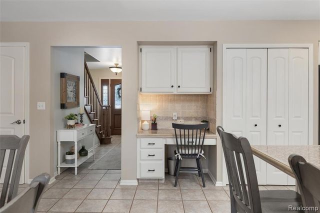 8374 Lasalle Court, Grosse Ile, MI 48138