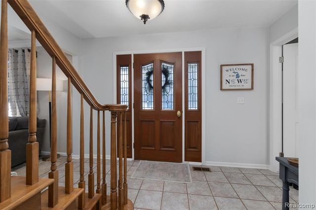 8374 Lasalle Court, Grosse Ile, MI 48138