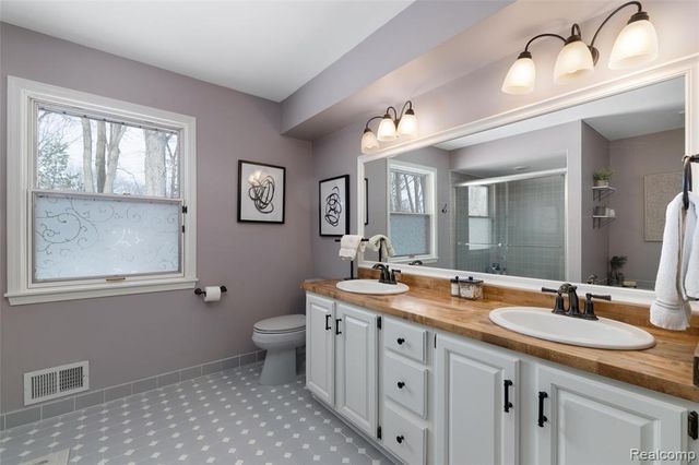 8374 Lasalle Court, Grosse Ile, MI 48138