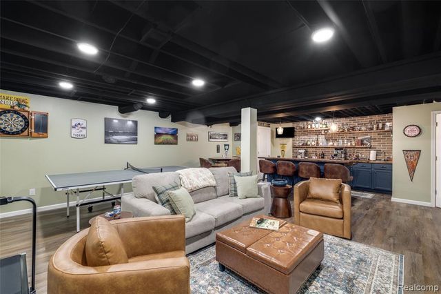 8374 Lasalle Court, Grosse Ile, MI 48138