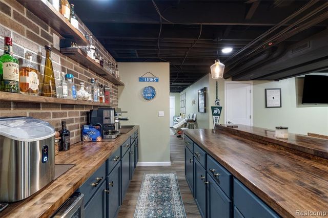 8374 Lasalle Court, Grosse Ile, MI 48138