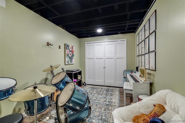 8374 Lasalle Court, Grosse Ile, MI 48138