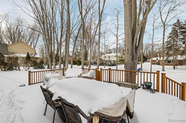 8374 Lasalle Court, Grosse Ile, MI 48138