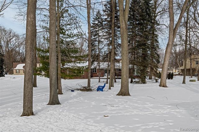 8374 Lasalle Court, Grosse Ile, MI 48138