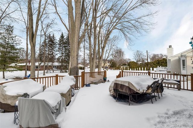 8374 Lasalle Court, Grosse Ile, MI 48138