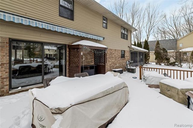 8374 Lasalle Court, Grosse Ile, MI 48138