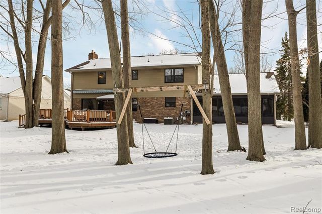 8374 Lasalle Court, Grosse Ile, MI 48138