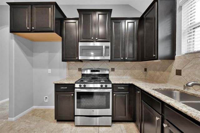 2407 Garden Shadow Drive, Conroe, TX 77384