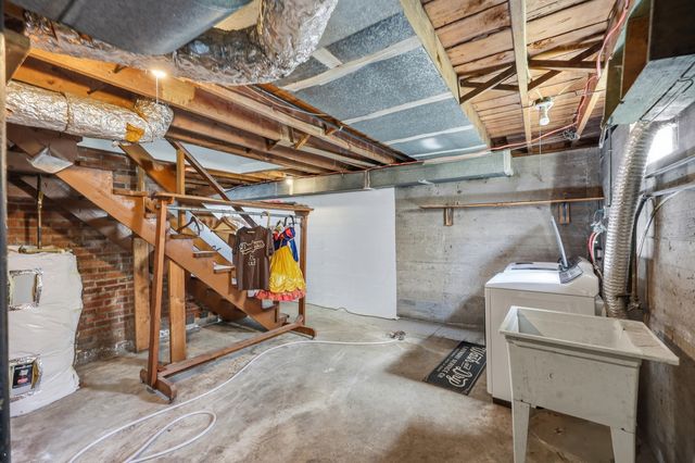 504 S College Street, Harrodsburg, KY 40330