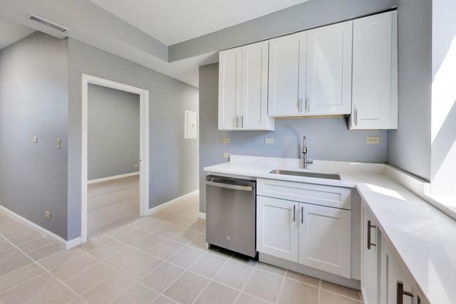 736 N Spaulding Avenue, Chicago, IL 60624