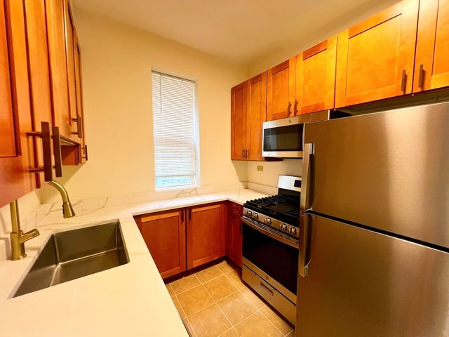 736 N Spaulding Avenue, Chicago, IL 60624