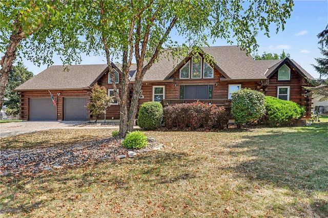 611 N Winnebago Drive, Lake Winnebago, MO 64034