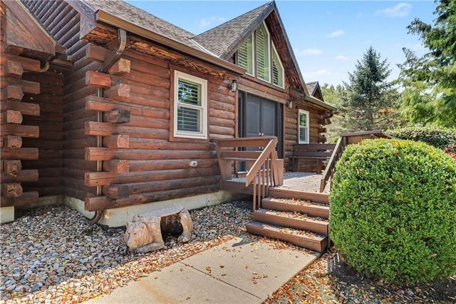 611 N Winnebago Drive, Lake Winnebago, MO 64034