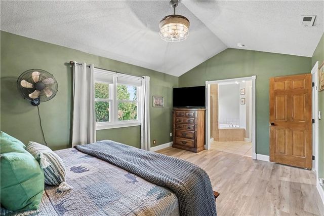 611 N Winnebago Drive, Lake Winnebago, MO 64034