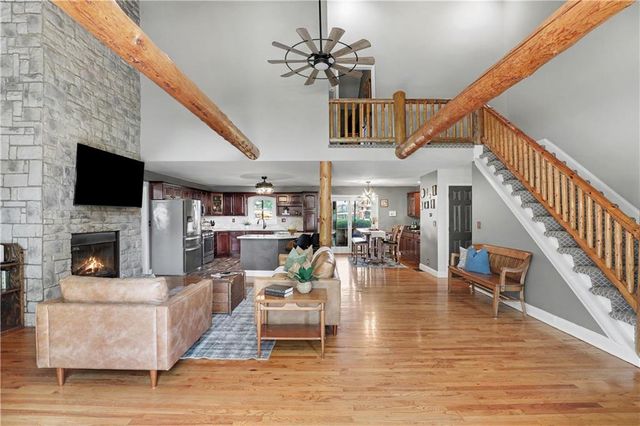 611 N Winnebago Drive, Lake Winnebago, MO 64034