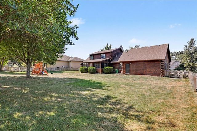 611 N Winnebago Drive, Lake Winnebago, MO 64034