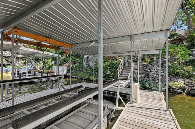 611 N Winnebago Drive, Lake Winnebago, MO 64034