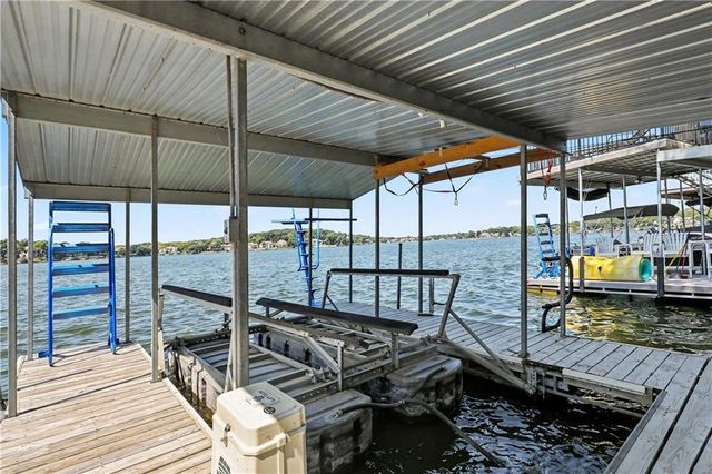 611 N Winnebago Drive, Lake Winnebago, MO 64034