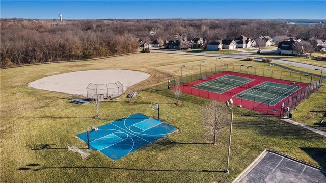 611 N Winnebago Drive, Lake Winnebago, MO 64034
