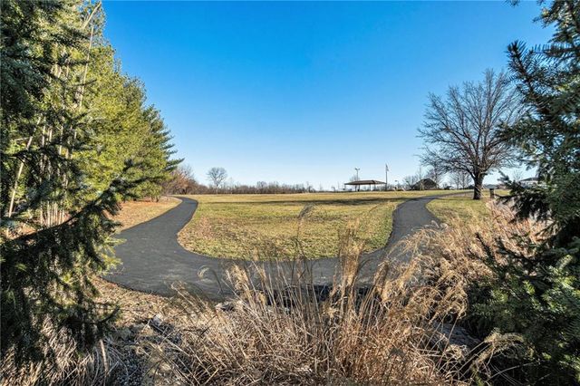 611 N Winnebago Drive, Lake Winnebago, MO 64034
