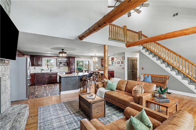 611 N Winnebago Drive, Lake Winnebago, MO 64034