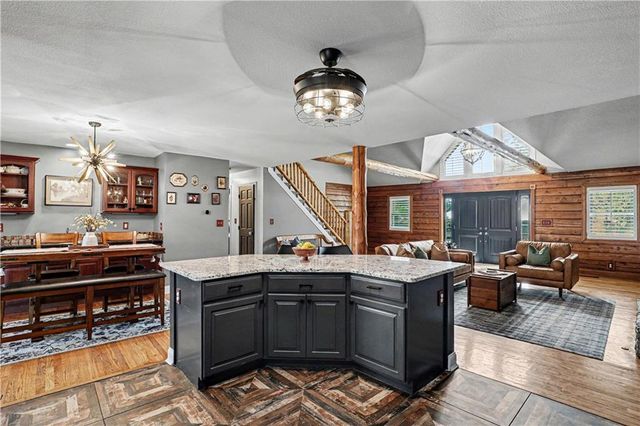 611 N Winnebago Drive, Lake Winnebago, MO 64034